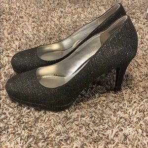 Size 7 1/2 Glittery black 3 in. Fiona Night Heels